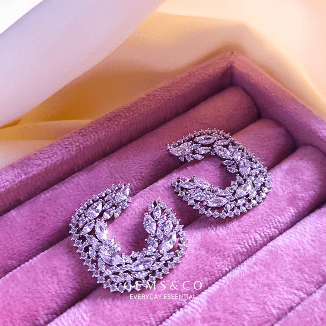 Silvique Gleam Studs