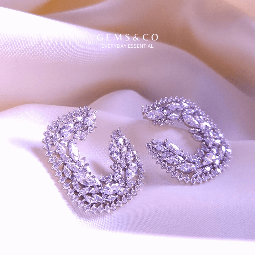 Silvique Gleam Studs