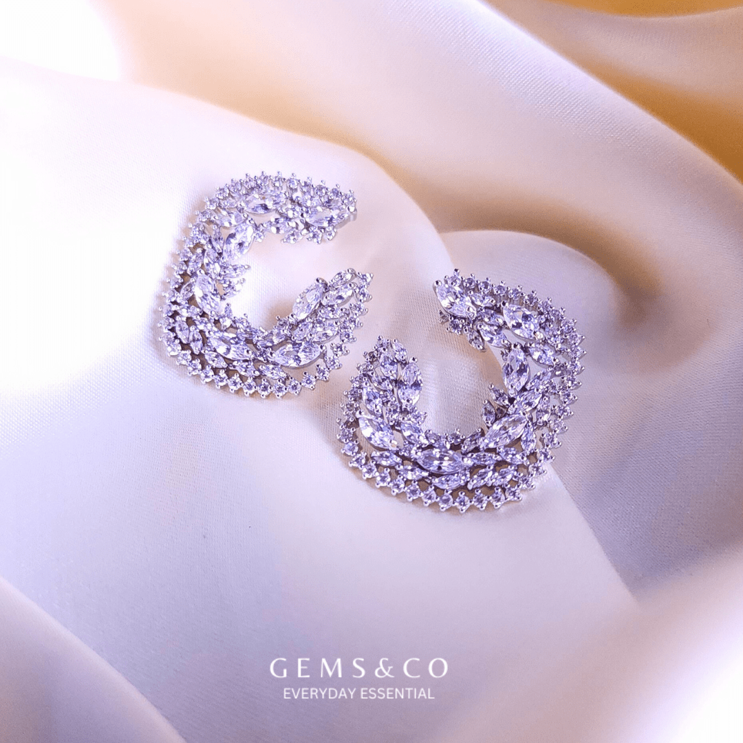 Silvique Gleam Studs