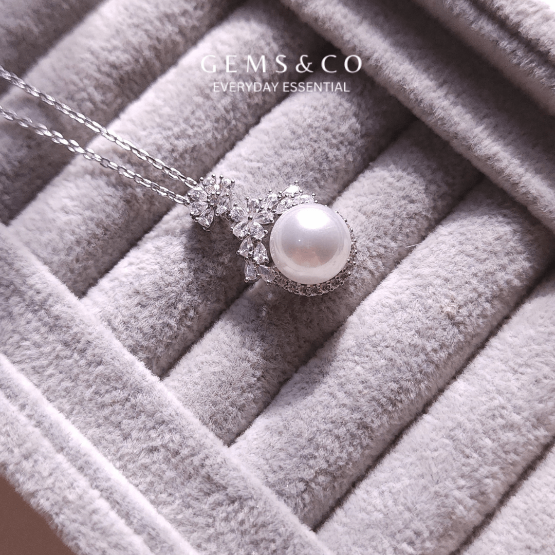 Frosted Radiance Necklace