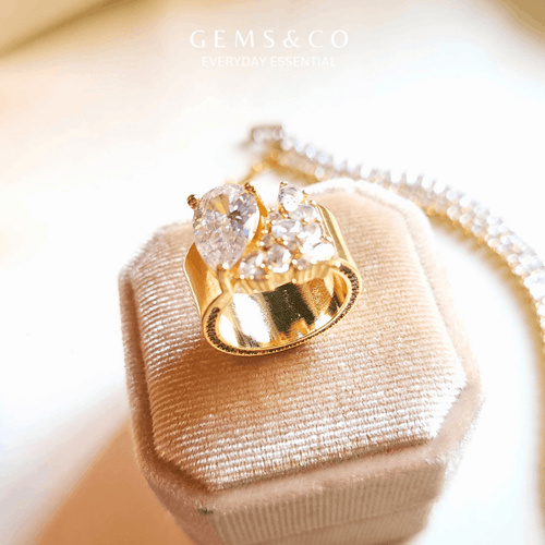 Divine Pear Zircon Ring