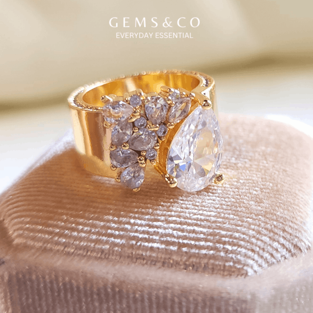 Divine Pear Zircon Ring