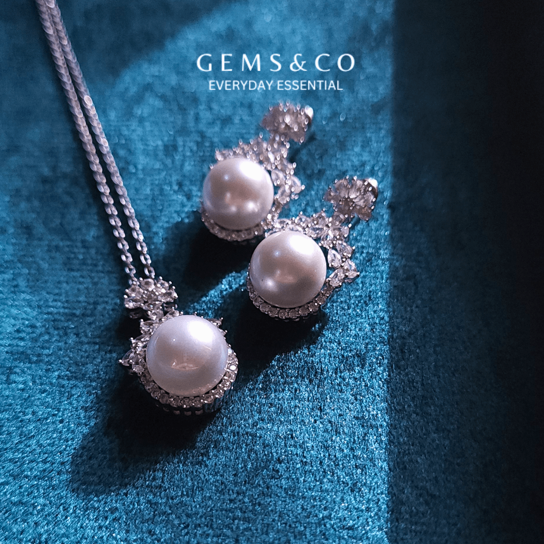 Frosted Radiance Necklace