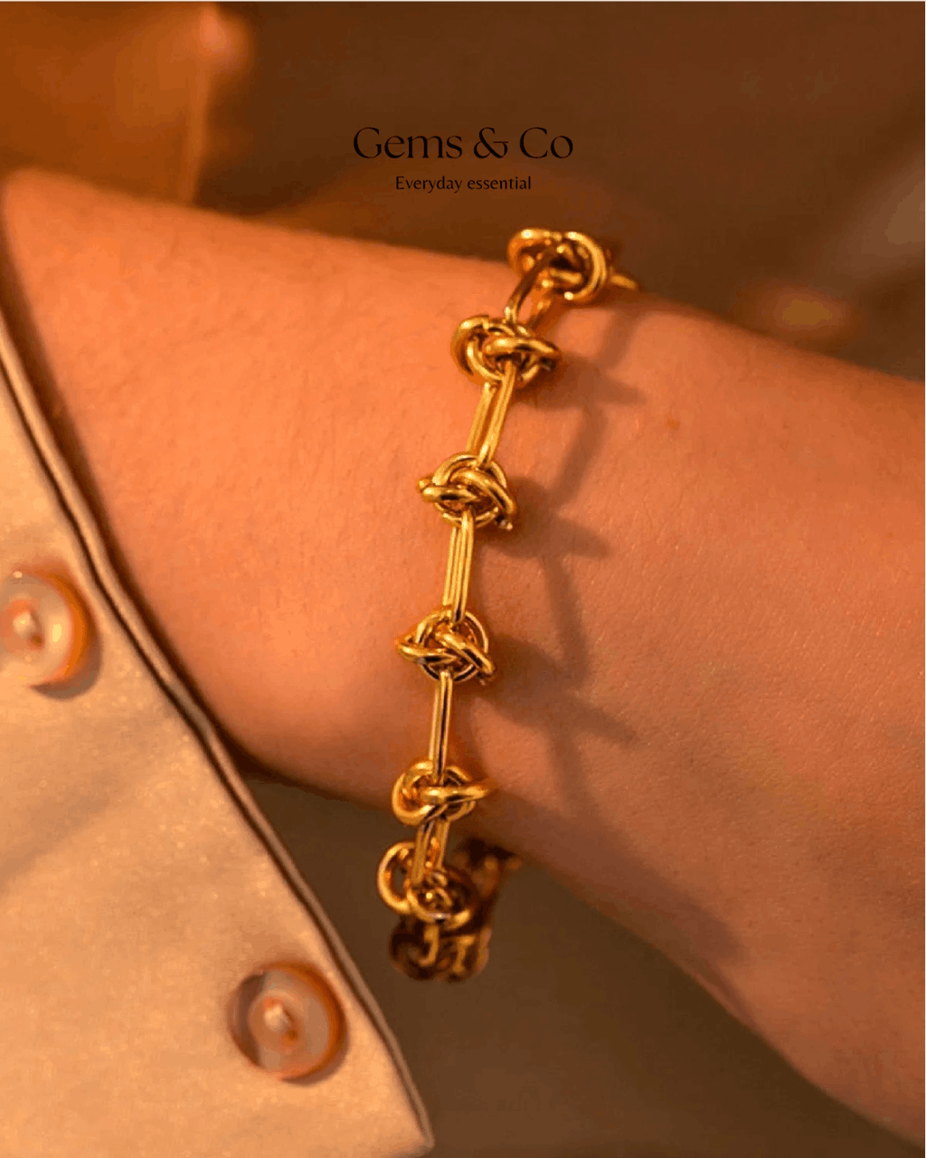 Golden Knot Link Bracelet — Bold Rectangular Knot Design